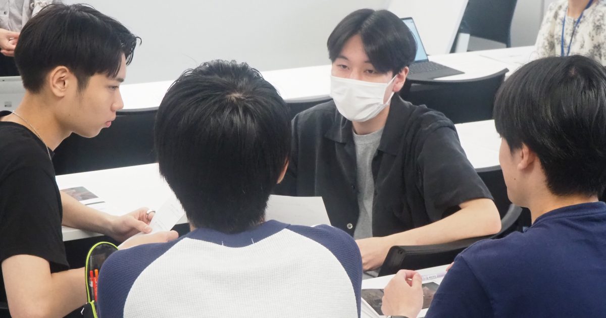 公害をなくせ！　東京写真専門学院報道ゼミナール教室 法学部 釼持ゼミナールの学生が衣類の循環について呼びかける